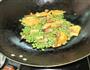 小炒青豆腊肉加蛋皮的做法图解7