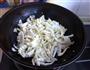 豆渣炒白菜的做法图解3