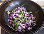 紫甘蓝炒米饭的做法图解7