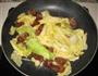 白菜片炒腊肠的做法图解6