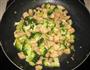 西兰花炒鸡丁的做法图解7