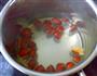 红杞葡萄蜂蜜茶的做法图解2