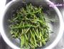 肉丝蕨菜的做法图解1
