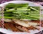 芦笋小炒的做法图解2