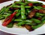 回锅肉炒四季豆的做法图解7