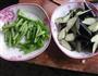 茄子炒豇豆的做法图解1