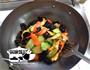 木耳胡萝卜炒鸡蛋的做法图解7