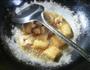 西兰花炒油豆腐的做法图解6