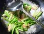 芦笋炒西瓜皮的做法图解8