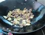 地瓜丁炒鸡腿的做法图解5