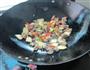 地瓜丁炒鸡腿的做法图解6