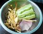 银鱼干苦瓜汤的做法图解1