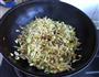 黄豆芽炒饭的做法图解3