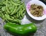 青椒榨菜炒毛豆的做法图解1