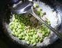 五花肉羊尾笋炒毛豆的做法图解8