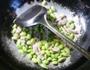 梅干菜炒毛豆的做法图解5