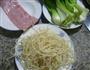 青菜培根炒面的做法图解1