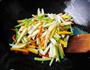 苦瓜炒藕条的做法图解8