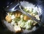 香菇油豆腐炒花菜的做法图解4