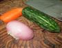 干煸洋葱黄瓜胡萝卜的做法图解1
