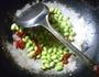 丝瓜炒毛豆的做法图解6