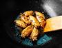 葡萄酒焖鸡翅的做法图解5