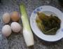 酸菜茭白炒鸡蛋的做法图解1