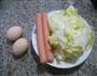 火腿肠鸡蛋炒圆白菜的做法图解1