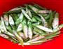 秋葵烧火腿肠的做法图解1