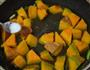 葱烧南瓜的做法图解4