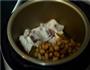 花生猪蹄汤的做法图解4