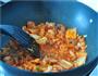 辣白菜炒粉条的做法图解6