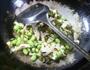 雪菜千张炒毛豆的做法图解9