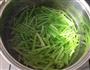 百合拌香芹的做法图解3
