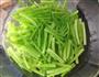 百合拌香芹的做法图解4