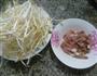咸肉绿豆芽汤的做法图解1