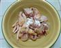双菌菇鸡肉煲的做法图解2