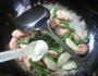 带豆甜虾炒茭白的做法图解7