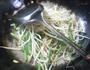 绿豆芽里脊肉炒面的做法图解10