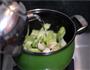 苦瓜冬菇煲骨汤的做法图解3