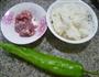 青椒肉末炒饭的做法图解1