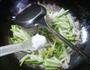 芹菜炒莲藕的做法图解10