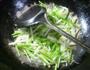 芹菜炒莲藕的做法图解12