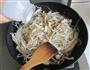 豆芽鲜鲜菇肉丝的做法图解7