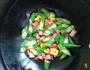 秋葵彩椒炒火腿肠的做法图解5