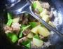 青椒土豆炒排骨的做法图解10
