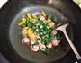 秋葵炒虾球的做法图解6