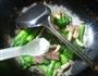 咸五花肉菇炒青菜的做法图解6