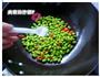 毛豆米炒香肠的做法图解4