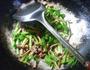 鱿鱼鲞炒芹菜的做法图解7